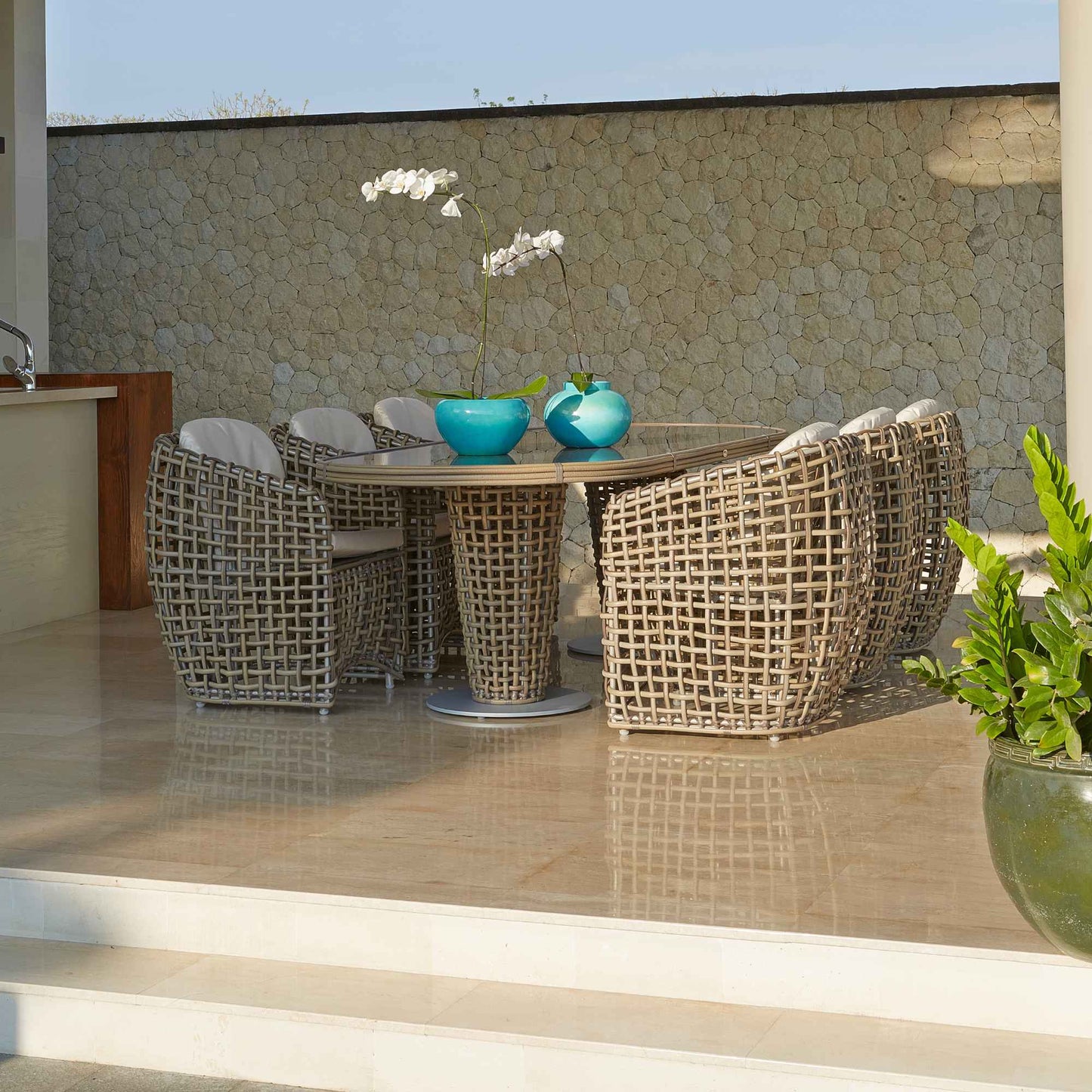 Dynasty 7-Piece Dining Set with Sunbrella Cushion (Kubu Mushroom)