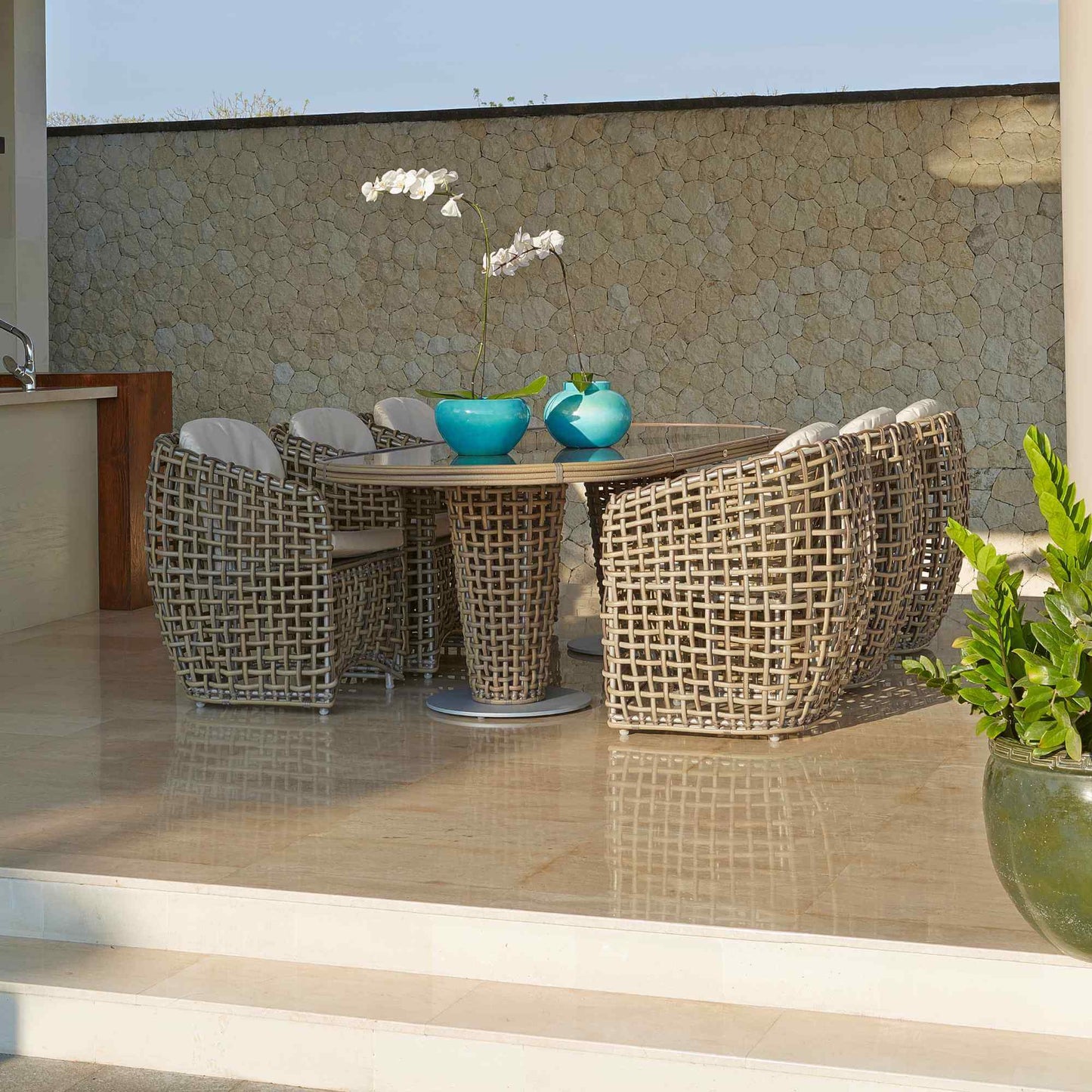 Dynasty 7-Piece Dining Set with Sunbrella Cushion (Kubu Mushroom)