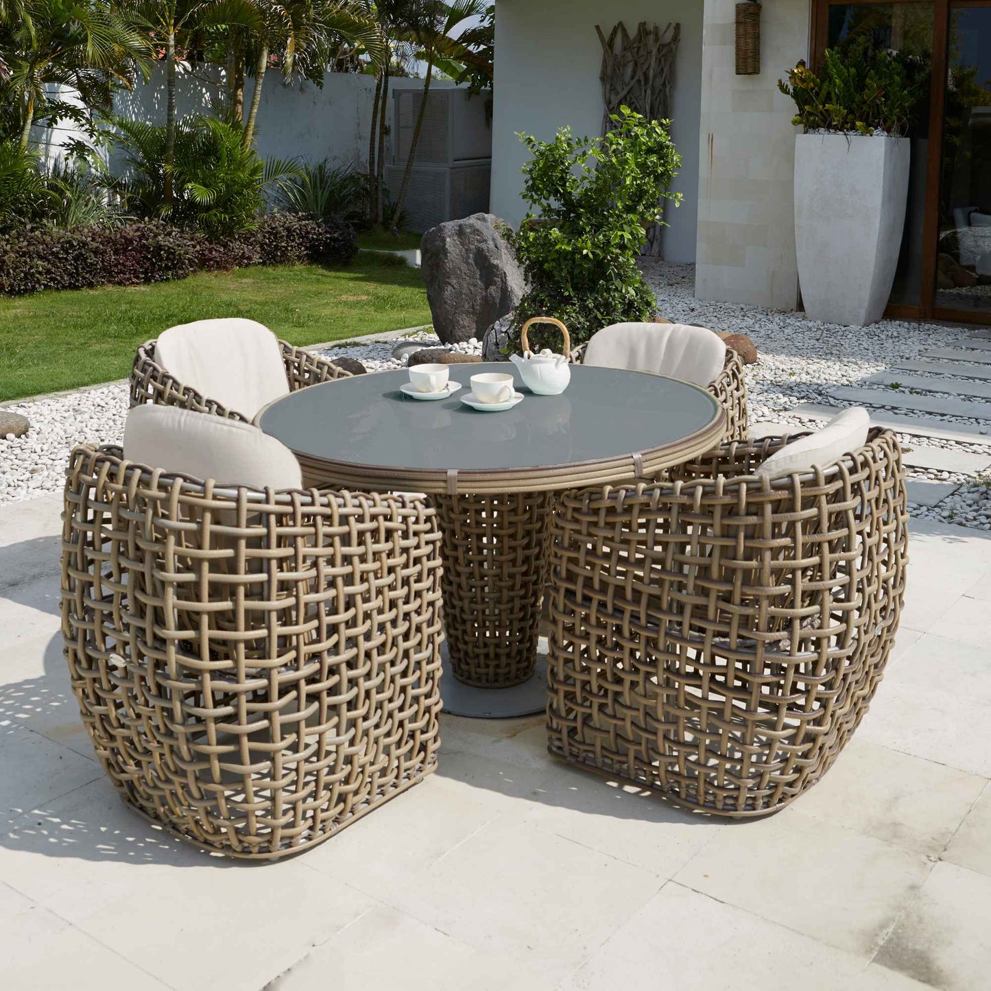 Dynasty 5-Piece Dining Set with Sunbrella Cushion (Kubu Mushroom)