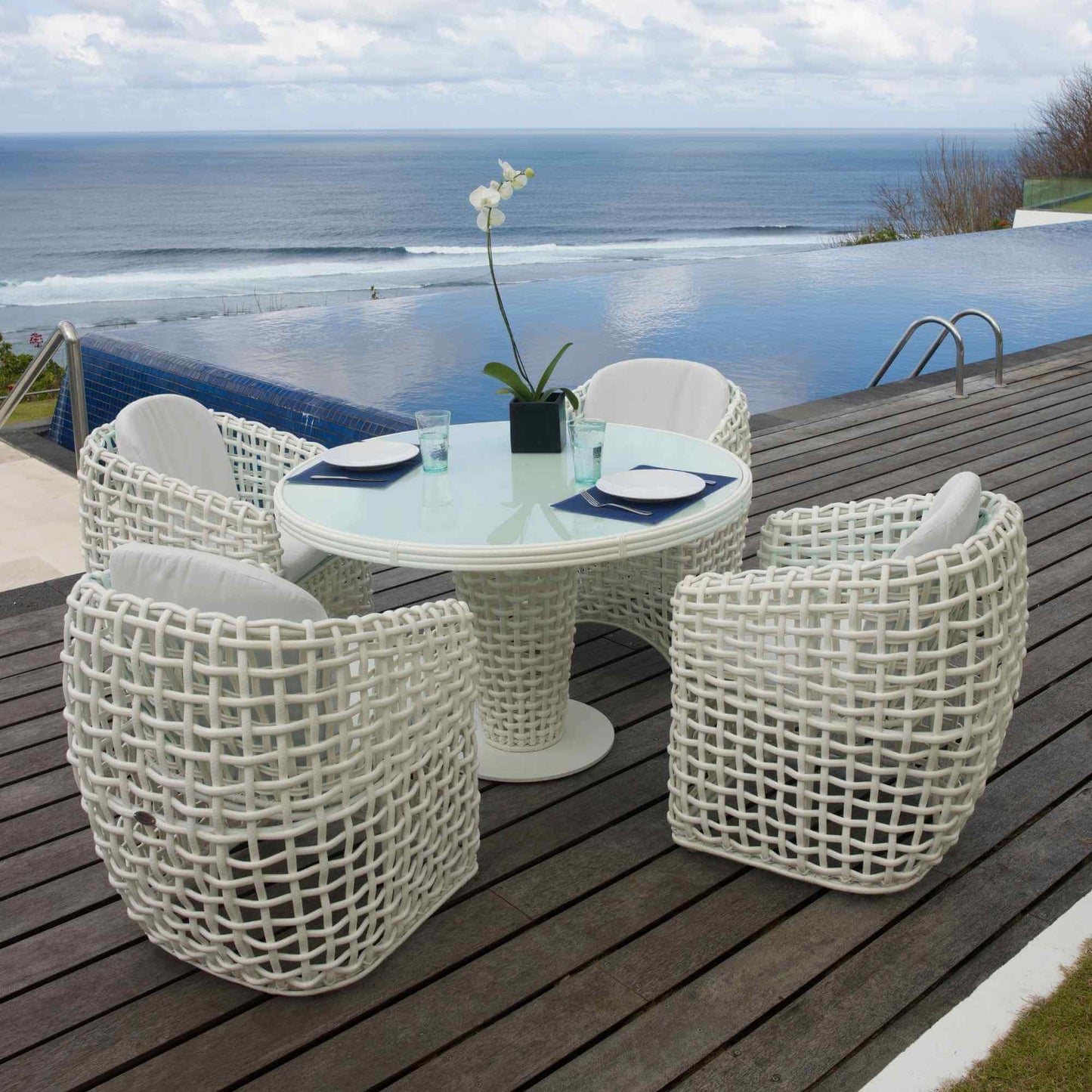 Dynasty 5-Piece Dining Set with Sunbrella Cushion (White Mushroom)