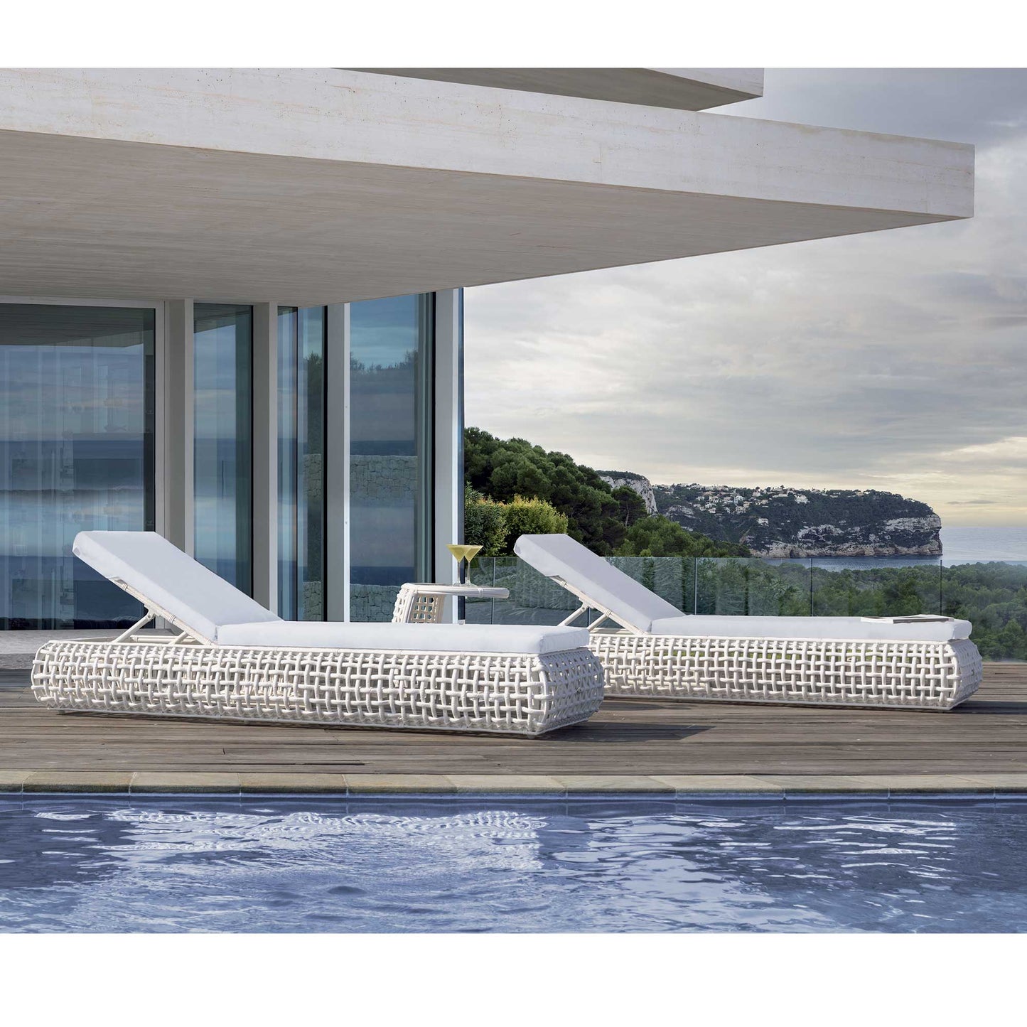 Dynasty Chaise Lounger with Sunbrella Cushion (White Mushroom)