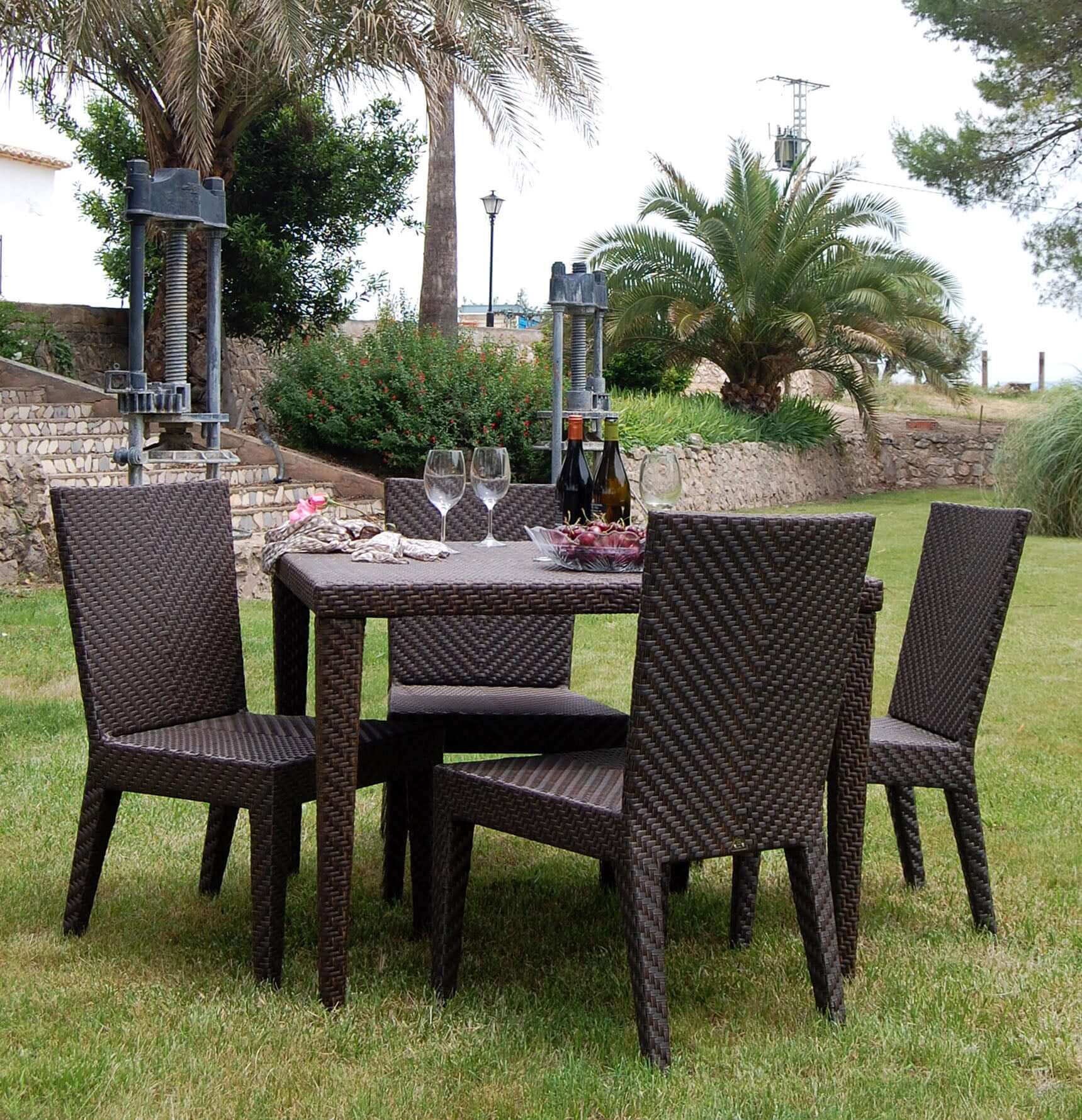 Contemporary 5-Piece Outdoor Wicker Dining Set with Glass