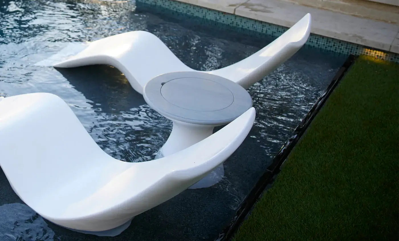 Its integrated ice bin holds up to 12 cans of your favorite beverages, keeping them chilled and ready, while also offering wet and dry storage for poolside essentials like sunscreen or phones, all protected by a sturdy, splash-resistant lid.