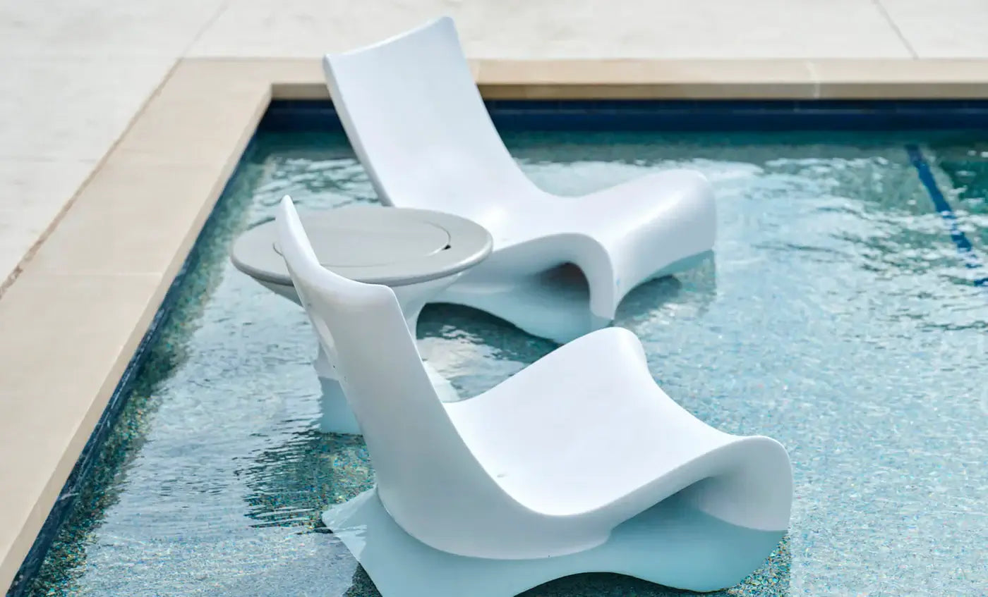 Its integrated ice bin holds up to 12 cans of your favorite beverages, keeping them chilled and ready, while also offering wet and dry storage for poolside essentials like sunscreen or phones, all protected by a sturdy, splash-resistant lid.