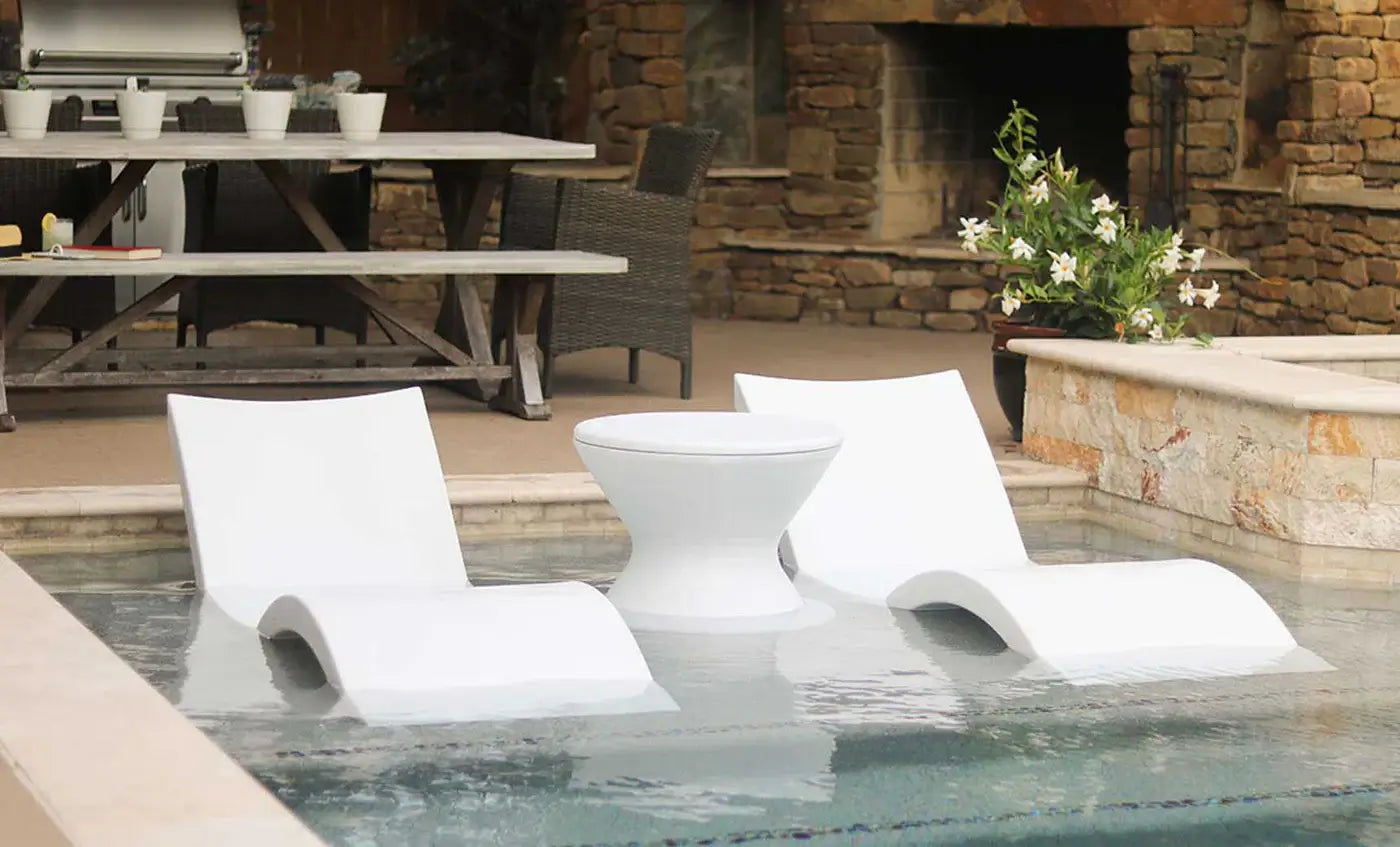 This set includes two Signature Chaise Deep Loungers and a Tall Ice Bin Side Table, perfect for tanning ledges, baja shelves, or sun shelves with water depths of 10-15 inches.