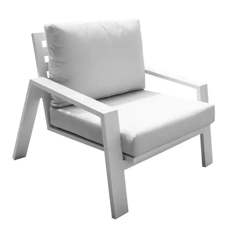 Panama Jack outdoor lounge chair made with strong powder-coated finish resistant to corroding and scratching