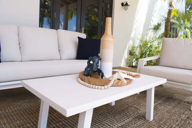 Panama Jack outdoor coffee table with glass made with strong powder-coated finish resistant to corroding and scratching