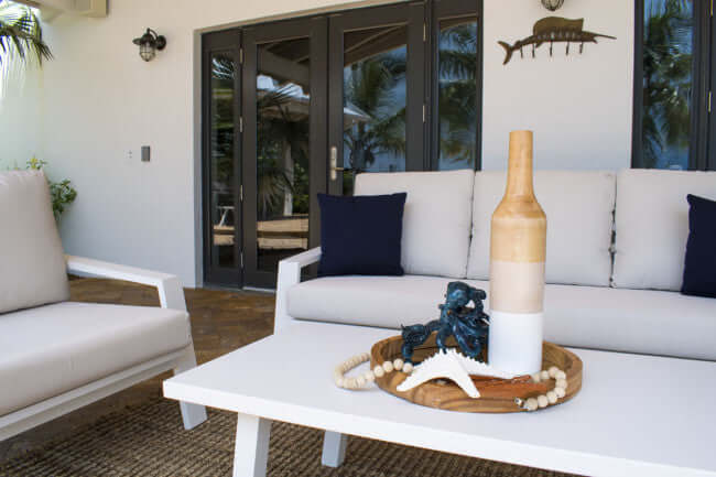 Panama Jack outdoor coffee table with glass made with strong powder-coated finish resistant to corroding and scratching