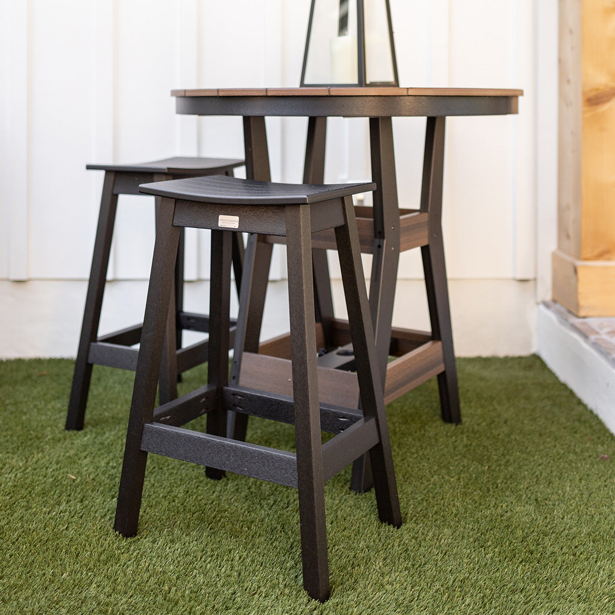 Berlin Gardens Harbor 38″ Round Bar Table lifestyle 1