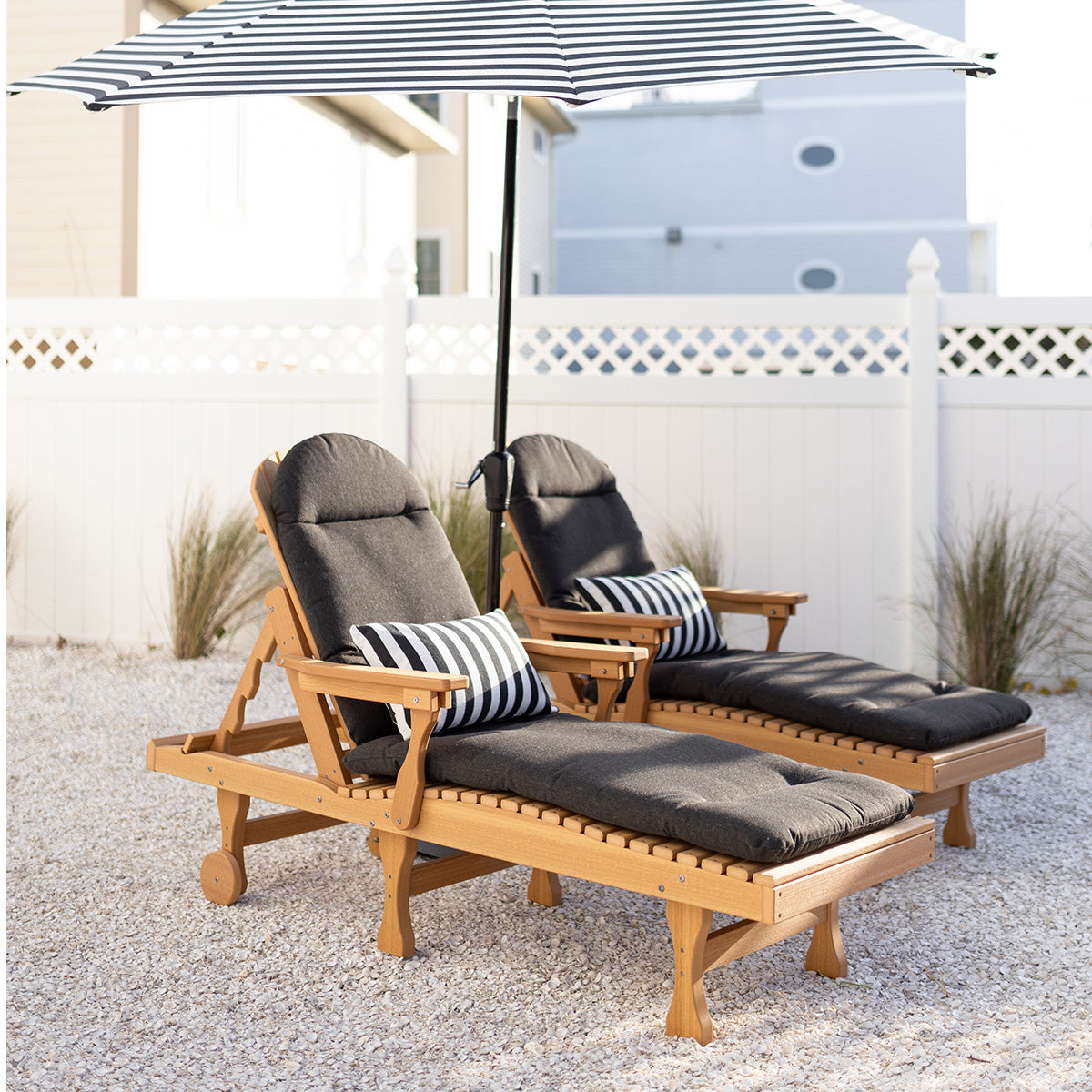 Berlin Gardens Comfo Back Chaise Lounge lifestyle 1