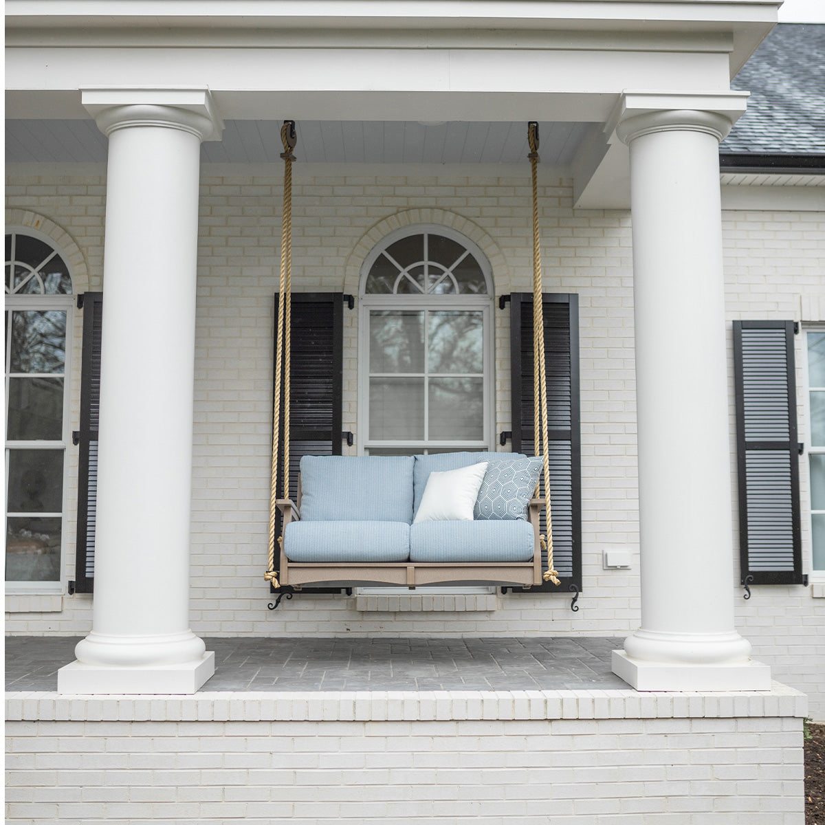Berlin Gardens Classic Terrace Loveseat Swing lifestyle 2