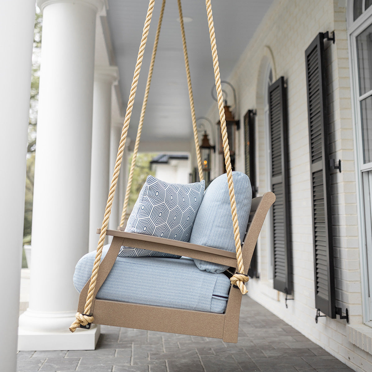 Berlin Gardens Classic Terrace Loveseat Swing lifestyle 3