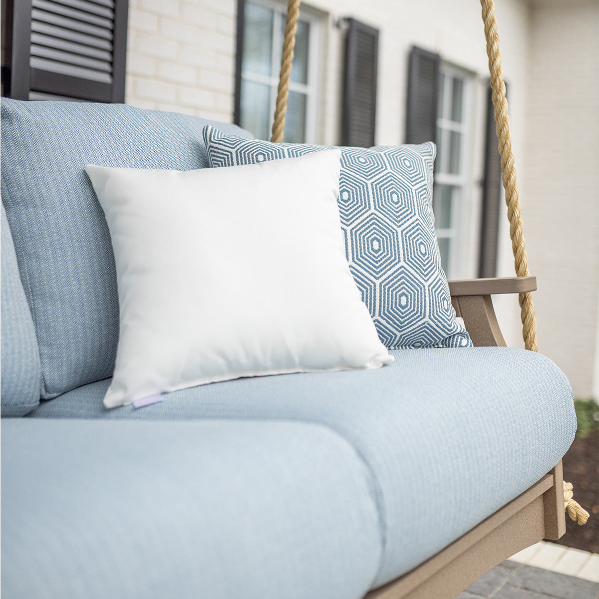 Berlin Gardens Classic Terrace Loveseat Swing lifestyle 4