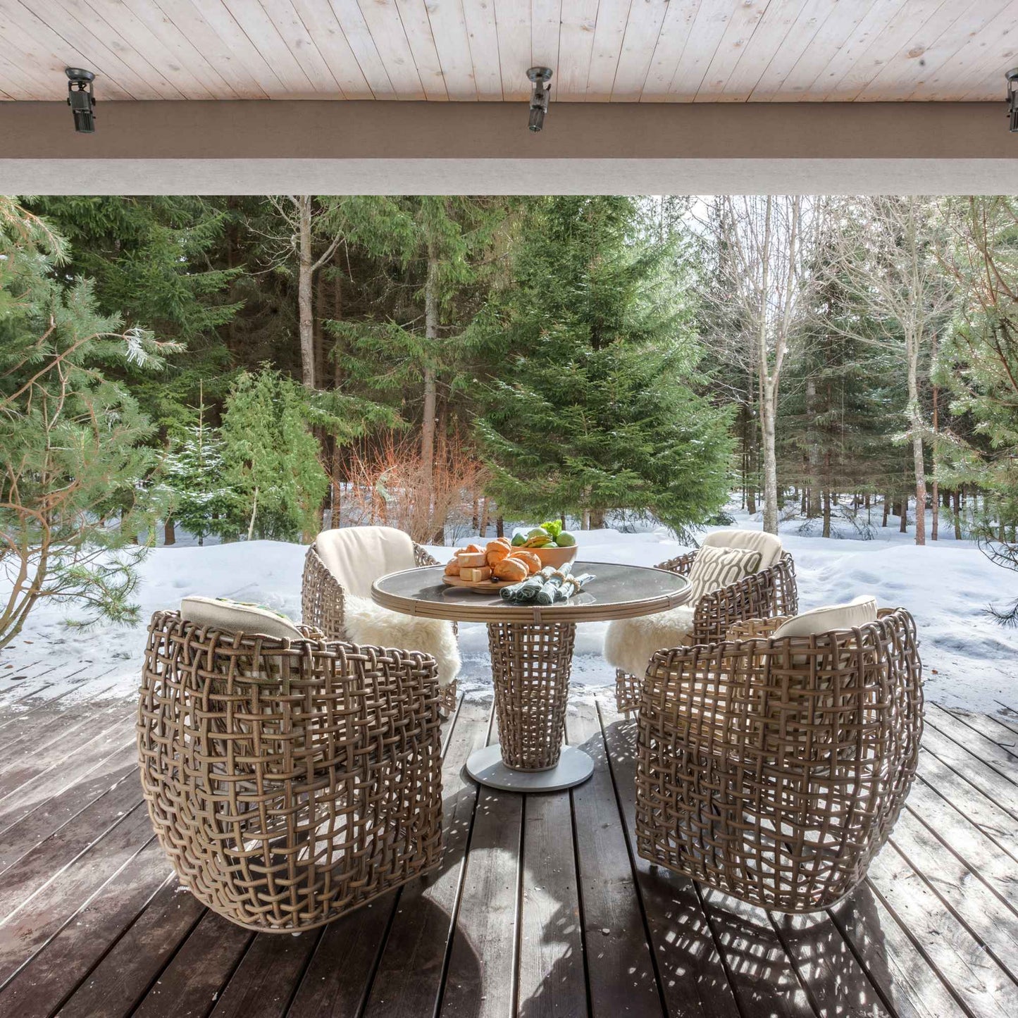 Dynasty 5-Piece Dining Set with Sunbrella Cushion (Kubu Mushroom)