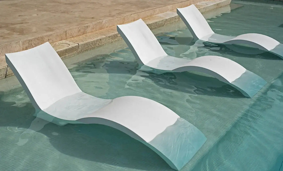 This set includes two Signature Chaise Deep Loungers and a Tall Ice Bin Side Table, perfect for tanning ledges, baja shelves, or sun shelves with water depths of 10-15 inches.