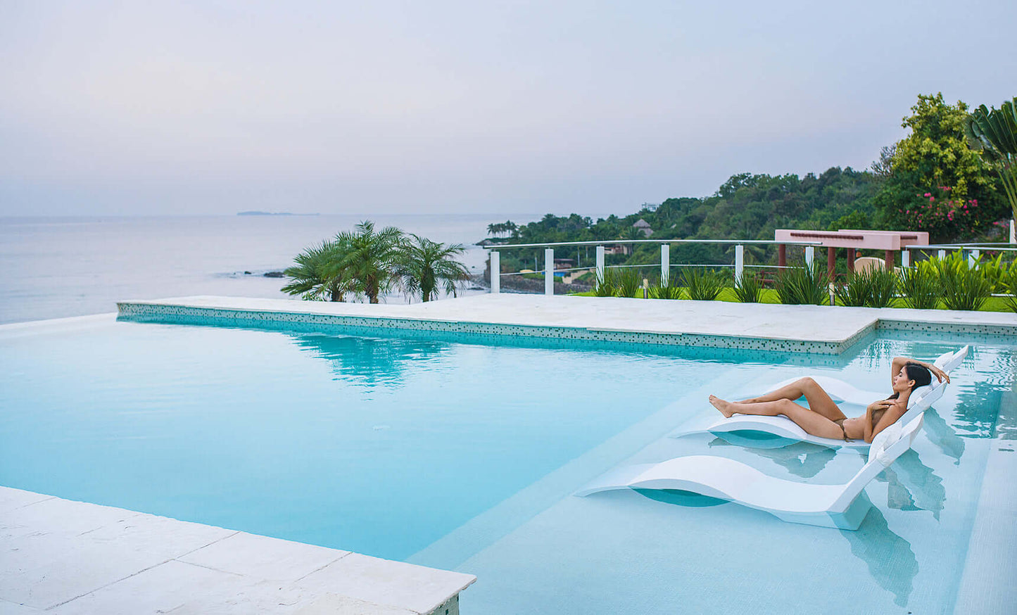 Ledge Lounger In-Pool Signature Chaise Deep