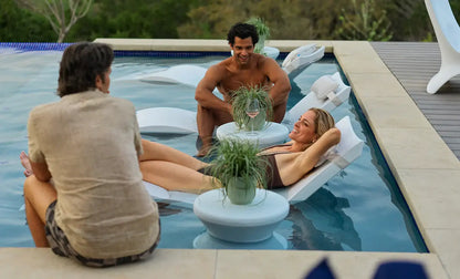 Signature Chaise and Side Table In-Pool 6-Piece Set (view 6)