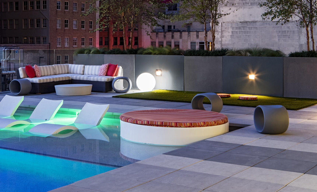 Ledge Lounger Signature Round Sunbed with Umbrella Hole, round outdoor daybed with umbrella hole, view 3