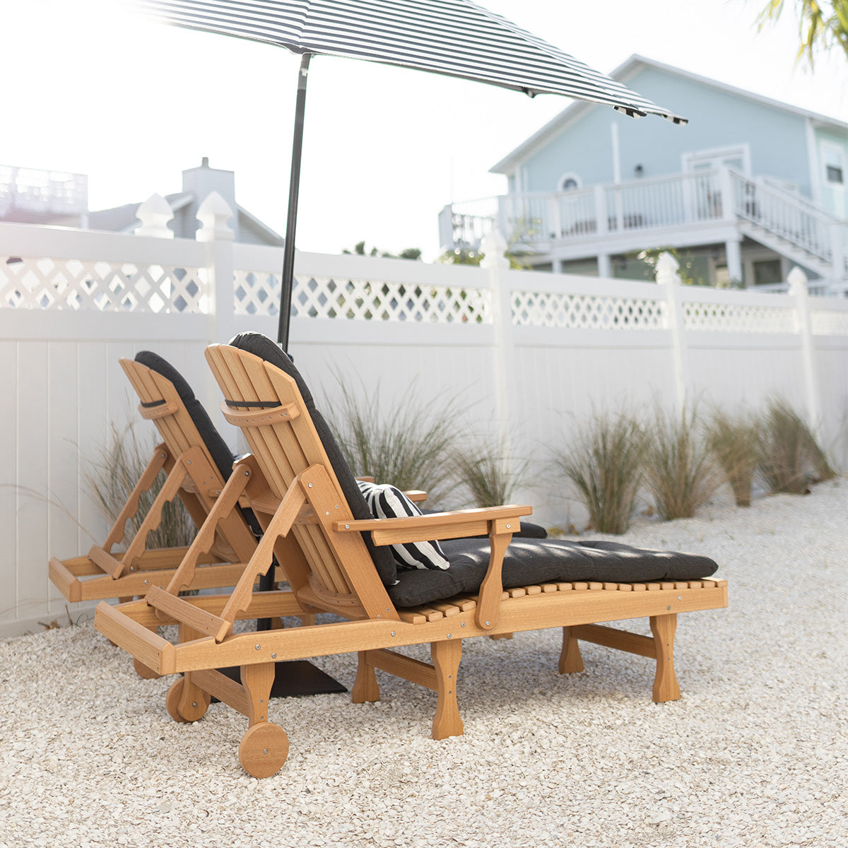 Berlin Gardens Comfo Back Chaise Lounge lifestyle 3